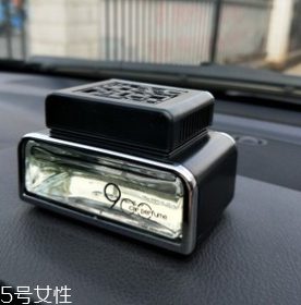 汽車香水座怎么加香水？用滴管注入原瓶