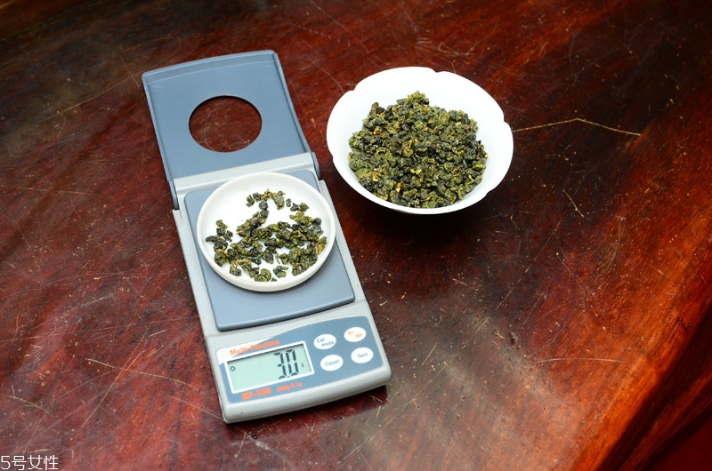 泡茶時(shí)茶葉和水的比例多少好