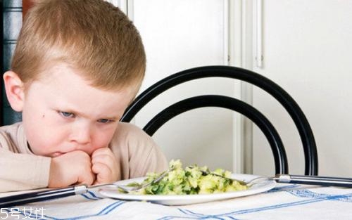 小孩子吃飯?zhí)羰吃趺崔k 5招擺脫挑食