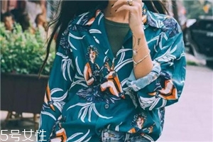 碎花衣服怎么搭配？美上天的秘密武器