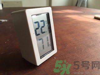 家里地板返潮怎么辦？墻上流水是怎么回事？