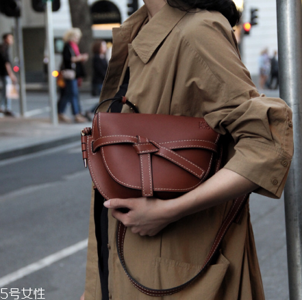 loewe gate bag多少錢？羅意威18新款馬鞍包價格