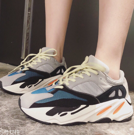 yeezy 700偏碼嗎？yeezy 700碼數(shù)正常嗎