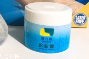 蛇油膏治腳氣嗎？腳氣可以用蛇油膏嗎？