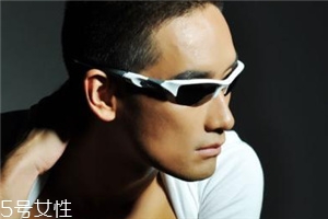 oakley眼鏡多少錢？歐克利眼鏡正品價格