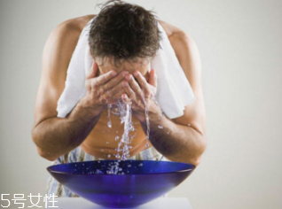 男人怎么護膚比較好 男人健康護膚的13個小細節(jié)