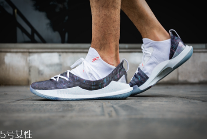 under armour curry 5測(cè)評(píng) 庫(kù)里5代戰(zhàn)靴實(shí)戰(zhàn)表現(xiàn)