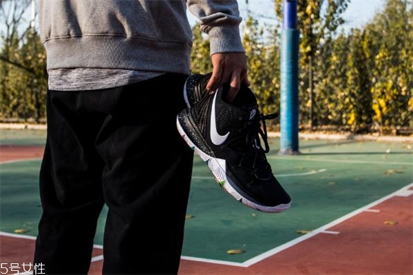 nike kyrie 5歐文5實(shí)戰(zhàn)測評 不能錯(cuò)過的上腳報(bào)告