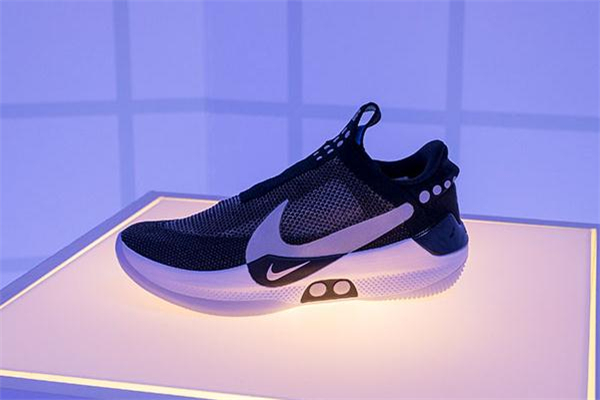 nike adapt bb怎么充電 智能無(wú)線充電