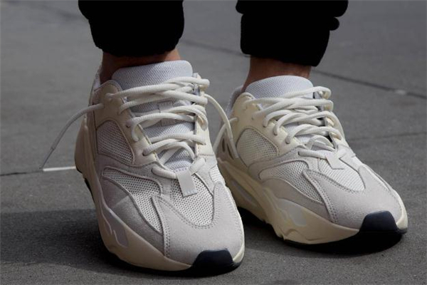 yeezy 700 analog什么時候發(fā)售 年度最強(qiáng)配色