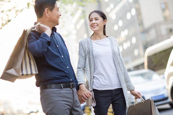 男生陪女生逛街時(shí)都在想什么 女生為什么喜歡逛街