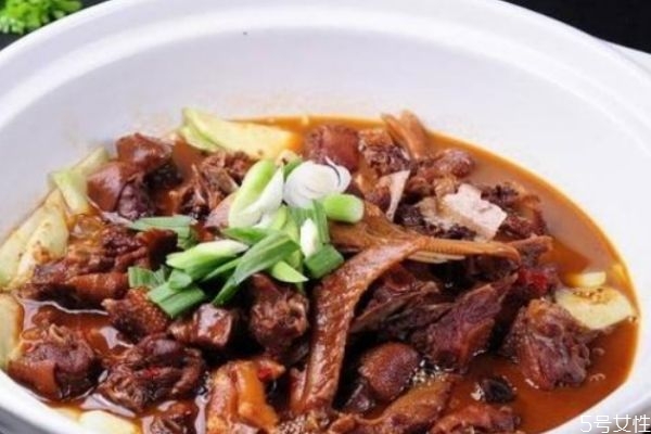 鴨肉和羊肉能可以一起燉嗎 鴨肉和羊肉哪個(gè)營養(yǎng)價(jià)值高