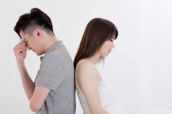 婚姻中的冷戰(zhàn)應(yīng)該怎么辦 怎么解決婚姻中的冷戰(zhàn)