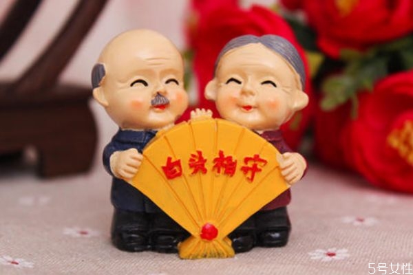 結(jié)婚紀(jì)念日送什么好 結(jié)婚紀(jì)念日應(yīng)該送什么