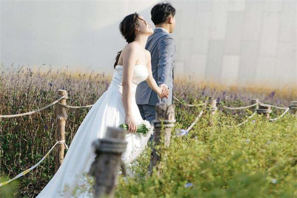 悶騷男戀愛(ài)后會(huì)變成什么樣 悶騷男結(jié)婚后是什么樣的