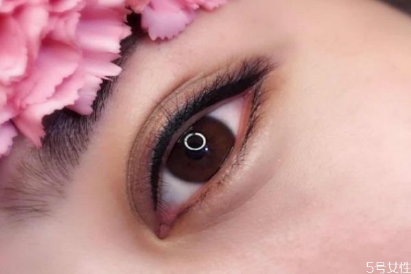 美瞳線(xiàn)怎么洗掉最安全 紅霉素眼膏會(huì)讓美瞳線(xiàn)掉色嗎