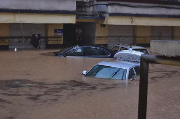 鄭州特大暴雨已致51人遇難 下暴雨能開空調(diào)嗎