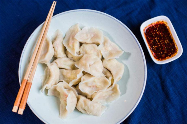 餃子冷水煮還是熱水煮 餃子下鍋要不要攪動