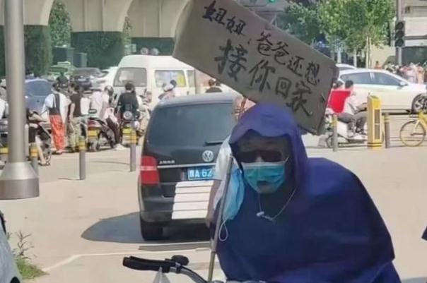 雨衣爸爸系鄭州地鐵遇難者父親 地鐵是自動駕駛還是人工駕駛