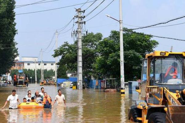 河南57歲阿姨冰柜漂浮1020分鐘 暴雨要準備好什么