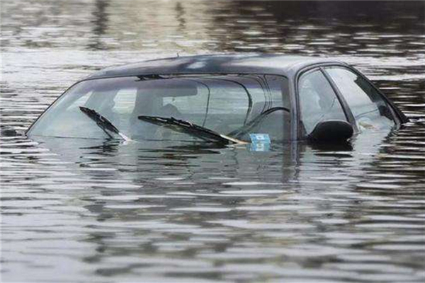 隨州洪水過后遍地廢車 洪水車子被淹了保險賠嗎