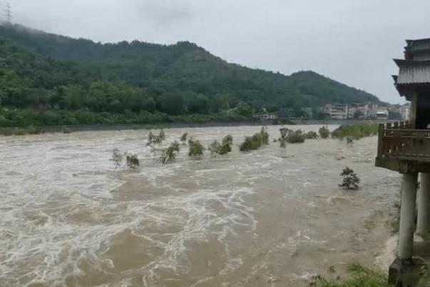 下暴雨為什么會停水 下暴雨為什么魚塘魚容易死