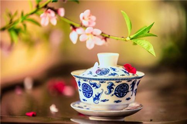 桃花茶的營(yíng)養(yǎng)成分 桃花茶能加蜂蜜嗎