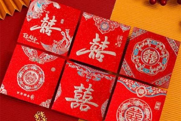 新郎接親遇22個(gè)小孩堵門(mén)要紅包 接親堵門(mén)紅包一般放多少錢(qián)