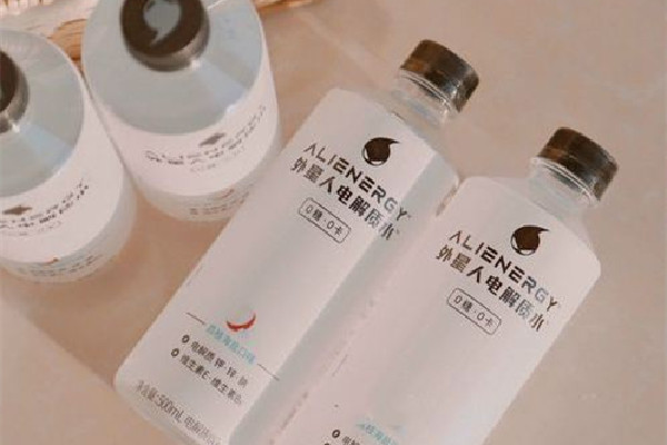 電解質(zhì)水是運(yùn)動飲料嗎 電解質(zhì)水和普通水有什么區(qū)別