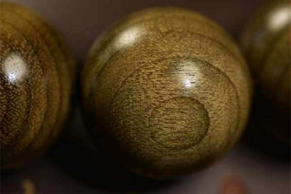 金絲楠木手串怎么盤玩 金絲楠木手串盤多久才有包漿